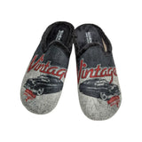 detalle-estampado-retro-zapatilla-casa-hombre-rojo-gris