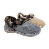Zapatilla de casa ribete de pelos estampado de animal print