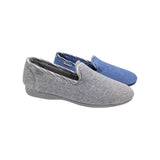 Primer plano de zapatilla de casa mujer en rizo cerrada color gris, de Garrido Muro