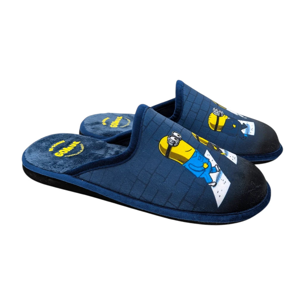 Zapatilla de casa azul destalonada con suela flexible especial para parqué.