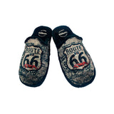 Zapatilla casa de pelos con estampación negra