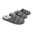 Zapatillas de casa para hombre Gomus a rayas con tejido de espiga en tonos gris y verde oliva, mostrando la suela antideslizante de goma negra.