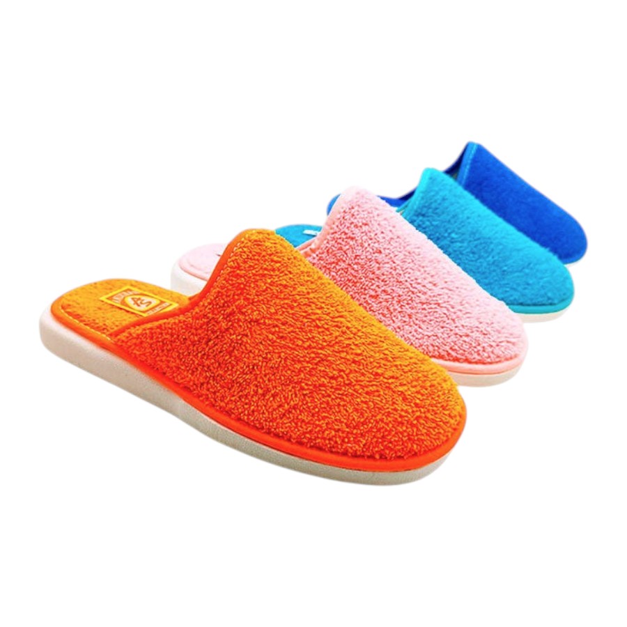 Primer plano de la zapatilla rizo naranja de Andinas 530