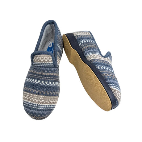 Vista de perfil con suela negra flexible y antideslizante de zapatillas de casa de mujer