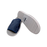 Suela blanca ligera y plantilla acolchada de zapatilla tipo chinela para hombre.