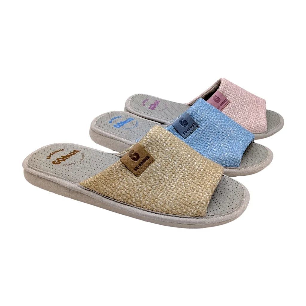 Zapatilla de casa abierta de verano marca Gomus. de peso súper ligero.