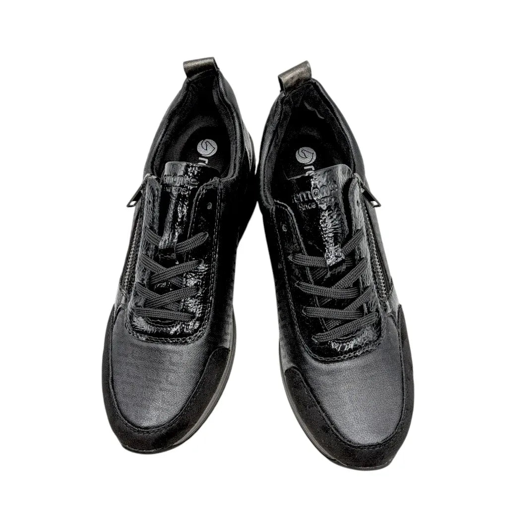 Par de zapatillas Remonte D2401-06 negras con cordones y detalles brillantes