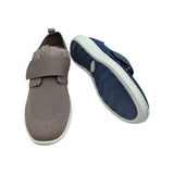 Suela blanca flexible y ligera de la zapatilla ergonómica Doctor Cutillas para un mejor agarre.