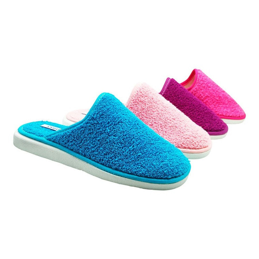 Primer plano de la zapatilla de casa en rizo Andinas color turquesa 530