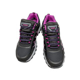 Detalle de los cordones, pasadores metálicos y acolchado interior de la zapatilla de trekking Paredes para mujer.