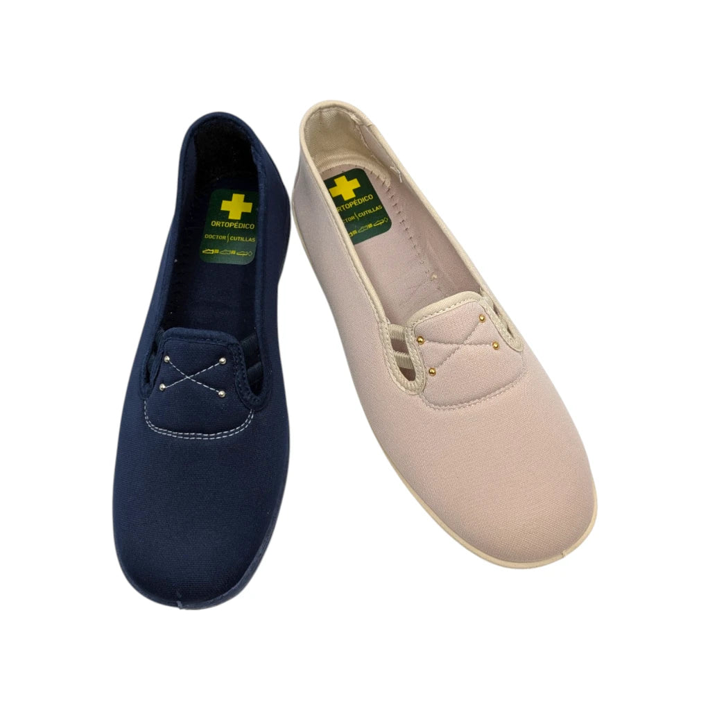 Zapatilla de licra elástica Doctor Cutillas color nude y azul marino.