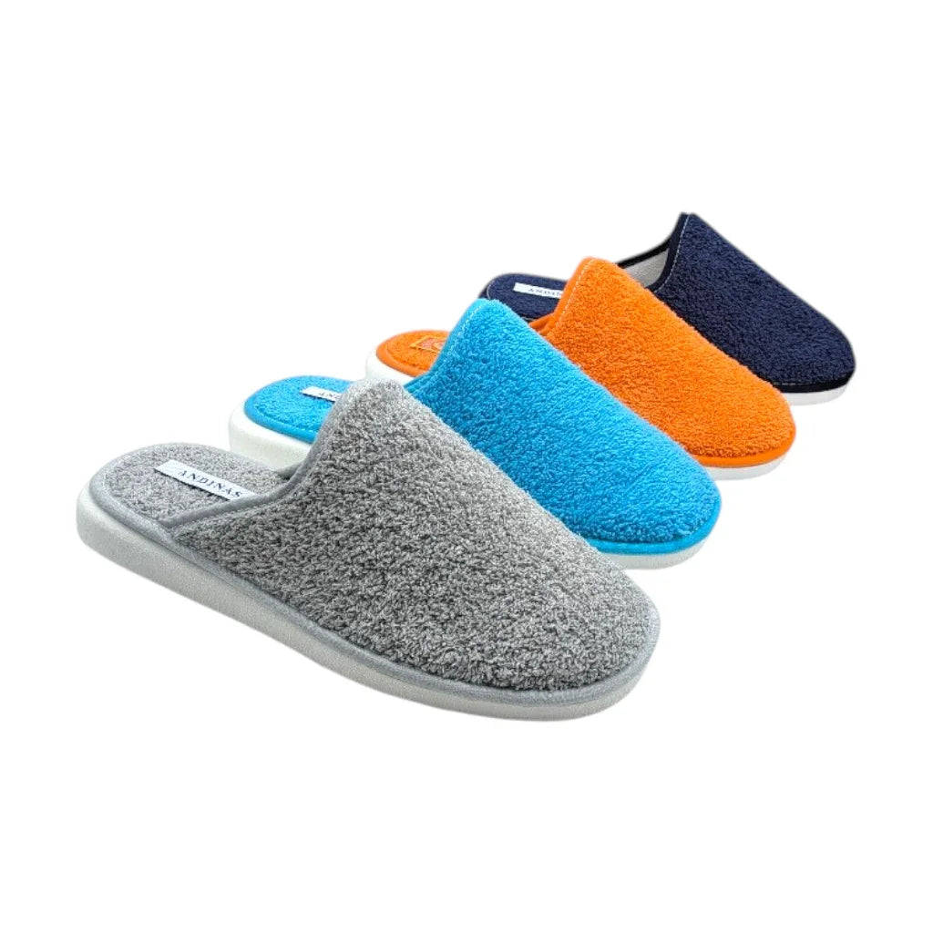 Primer plano de los colores gris, turquesa, naranja y marino de la zapatilla de casa en rizo 530 Andinas