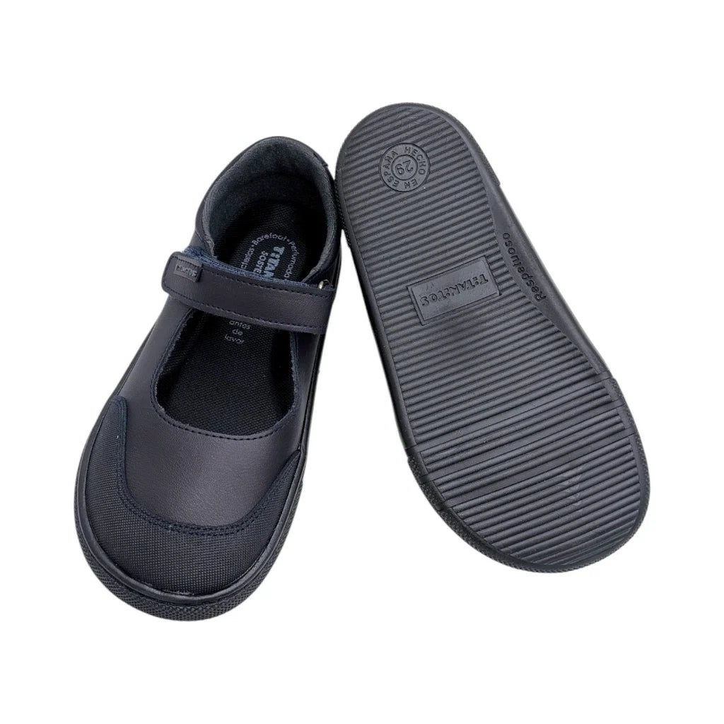 Suela zero drop plana y ultra flexible de zapato colegial respetuoso Titanitos
