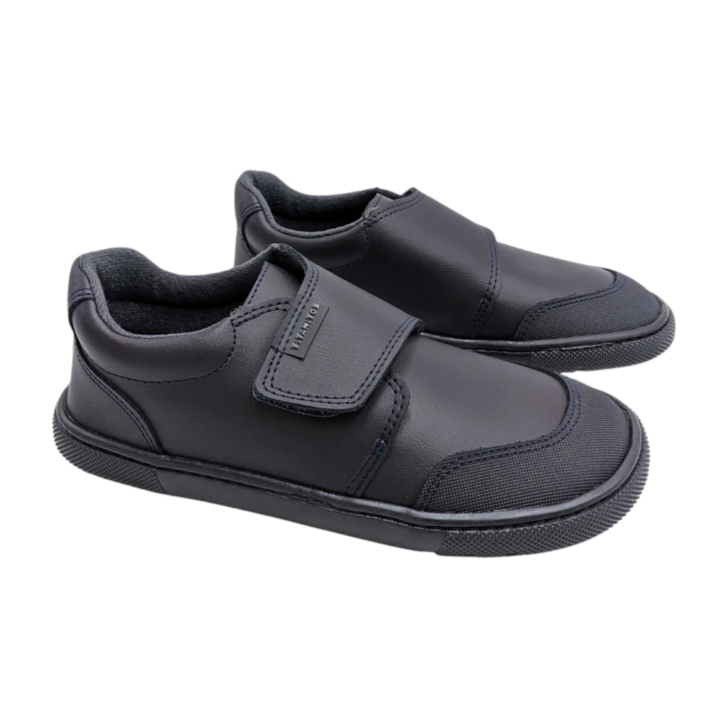 Zapato colegial respetuoso Titanitos Tritón azul marino con cierre de velcro y puntera reforzada