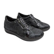 Zapato extra ancho de mujer Doctor Cutillas en color negro con cremallera lateral y cordones.