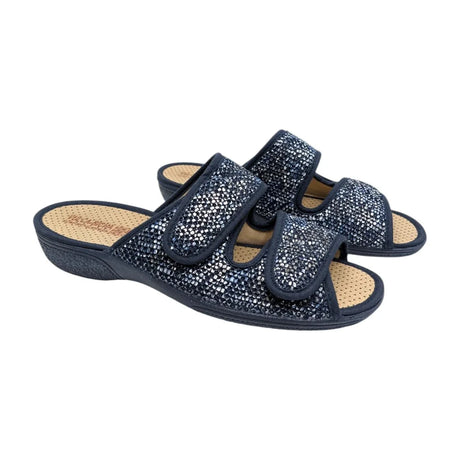 apatilla de casa tipo zueco Vulca-Bicha para mujer en color azul marino con detalles de brillos y doble cierre de velcro.