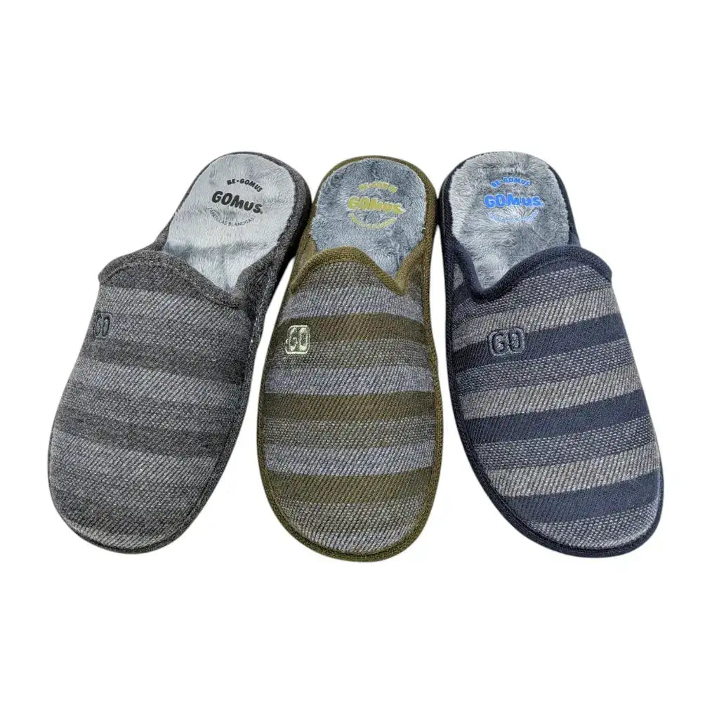 Primer plano del tejido textil con textura de espiga y patrón de rayas horizontales con logo bordado GO en zapatilla de casa para hombre.