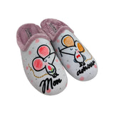 Zapatillas de estar por casa Vulca-Bicha de mujer en color gris con dibujo de ratoncitos y texto Mon Amour.