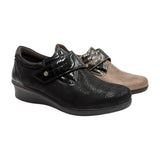 Vista lateral del zapato negro de confort Laura Azaña LA21847FA-9.