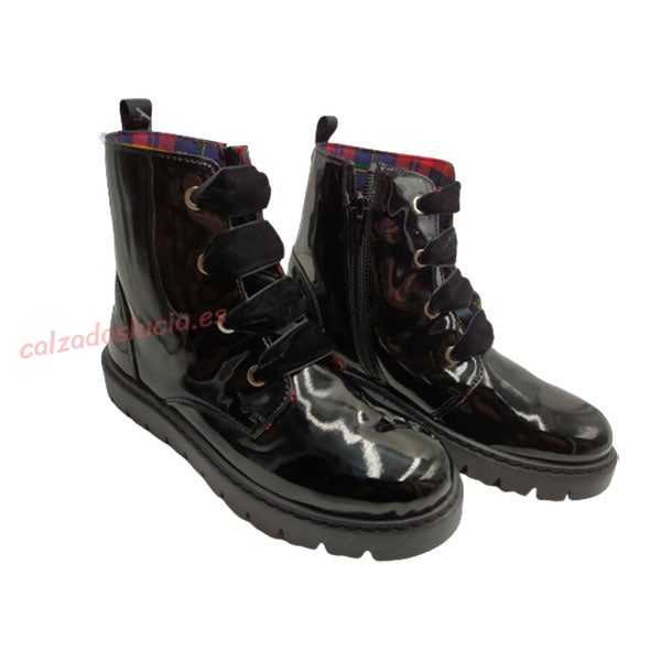 Botín negro cordones de Titanitos