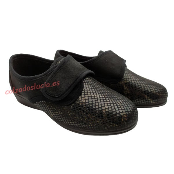 Zapatilla de velcro y licra para pies delicados