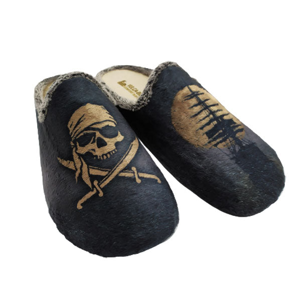 Zapatilla casa carabela y calavera pirata Vulca-Bicha