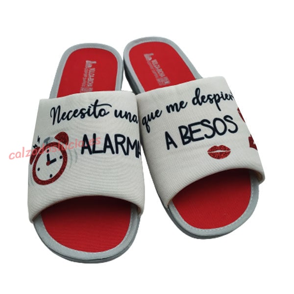 Zapatilla Necesito una alarma que me despierte a besos