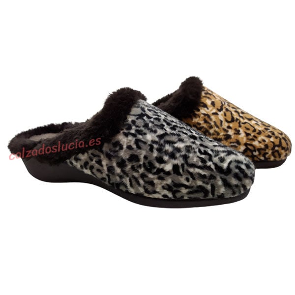 Zapatilla casa leopardo de mujer en negro y beig