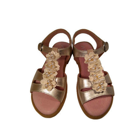 Sandalia con adornos de perlas Titanitos