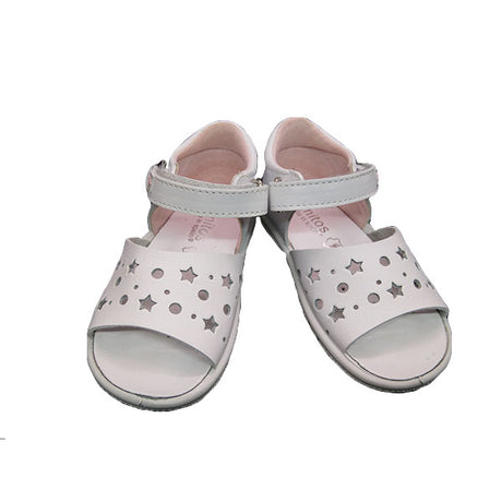 Sandalia adornada con picados Titanitos