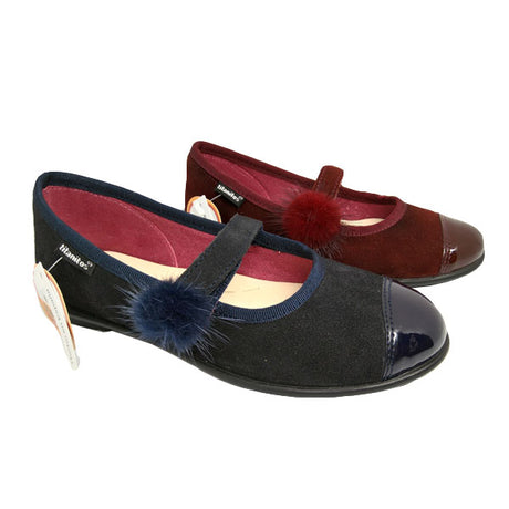 Zapato de charol y pompón de Titanitos